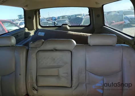 2003 Chevrolet Suburban C1500 z USA, uszkodzony, nr VIN 3GNEC16ZX3G109825